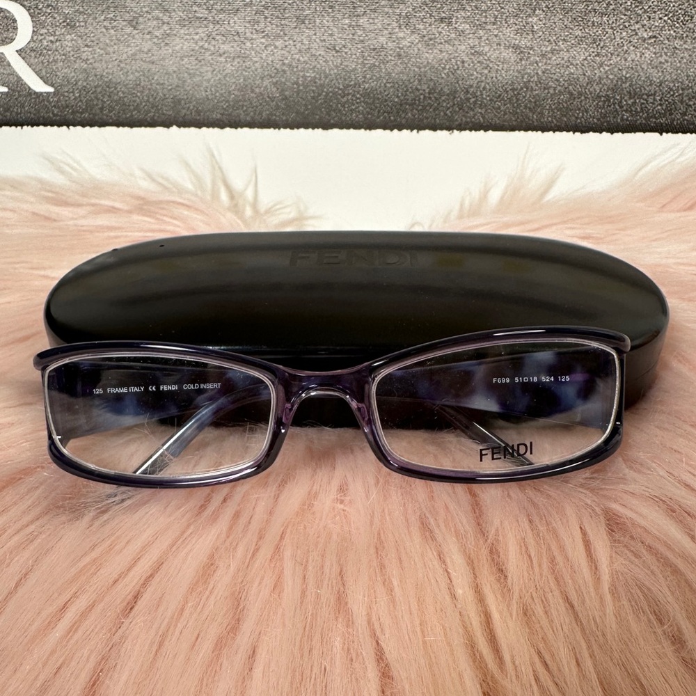 Fendi F699 51//18 524 125 Cold Insert
Eyeglasses with Fendi Case